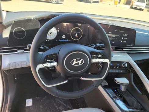 New 2026 Hyundai Elantra Limited FWD image 9