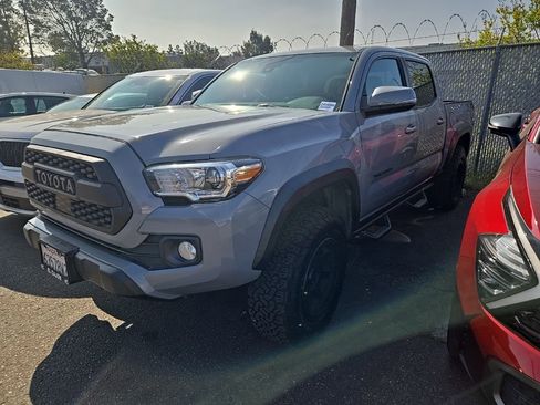 Used 2020 Toyota Tacoma TRD Off-Road w/ Technology Package image 3