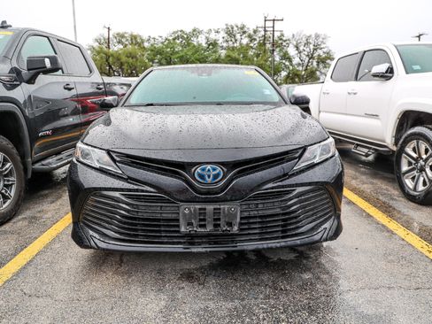 Used 2020 Toyota Camry LE image 4