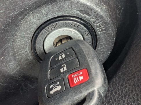 Used 2019 Toyota Corolla LE FWD image 33