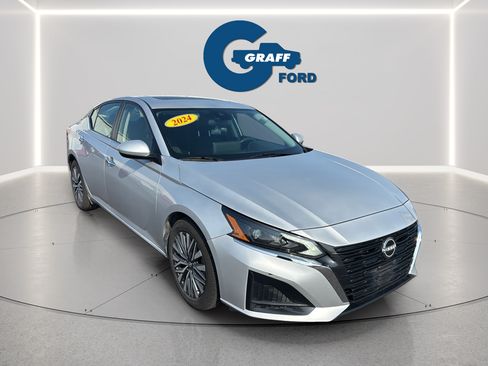 Used 2024 Nissan Altima 2.5 SV w/ SV Premium Package FWD image 4