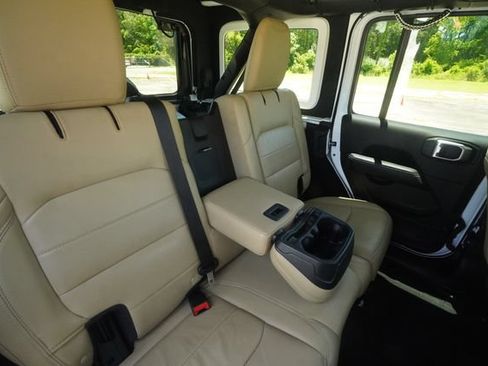 Used 2018 Jeep Wrangler Unlimited Sahara AWD/4WD image 37