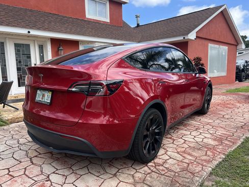 Used 2022 Tesla Model Y Long Range image 6