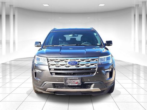 Used 2018 Ford Explorer XLT w/ Equipment Group 202A image 8