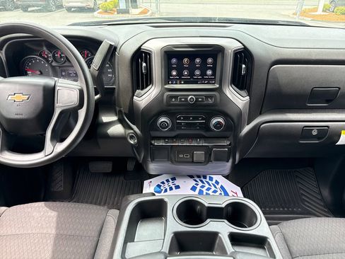 Used 2022 Chevrolet Silverado 1500 Custom AWD/4WD image 17