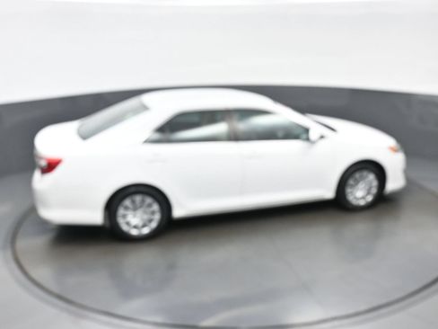 Used 2014 Toyota Camry LE FWD image 38