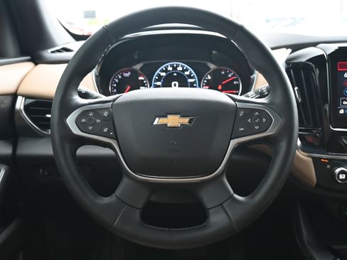 Used 2023 Chevrolet Traverse Premier FWD image 17