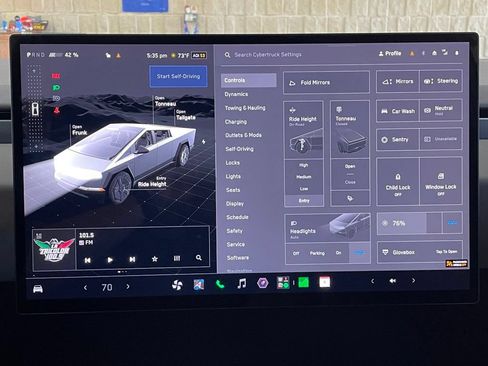 Used 2024 Tesla Cybertruck AWD Crew Cab image 31