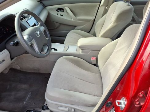 Used 2010 Toyota Camry LE FWD image 5