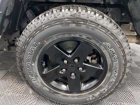 Used 2023 Jeep Gladiator Sport AWD/4WD image 9