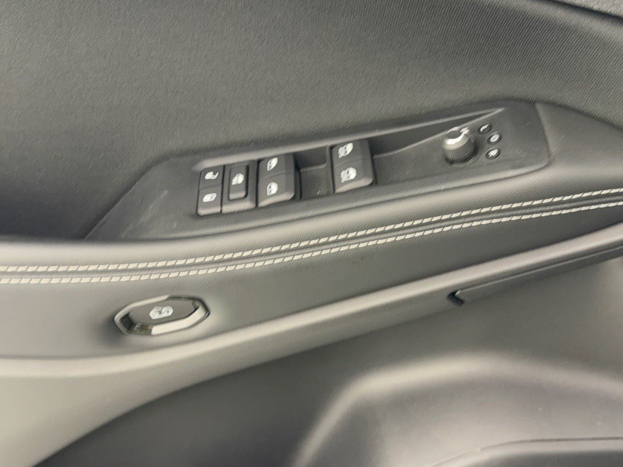 Used 2026 Jeep Cherokee Laredo AWD/4WD image 15