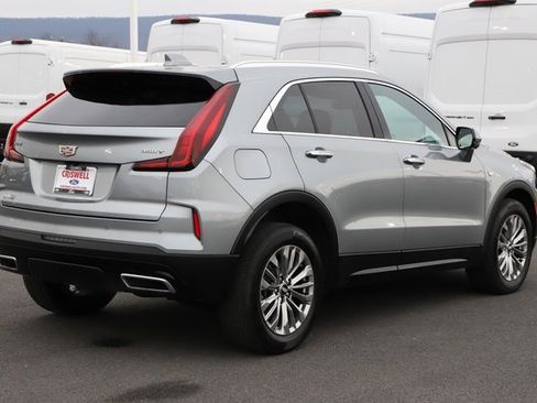 Used 2025 Cadillac XT4 Premium Luxury image 6
