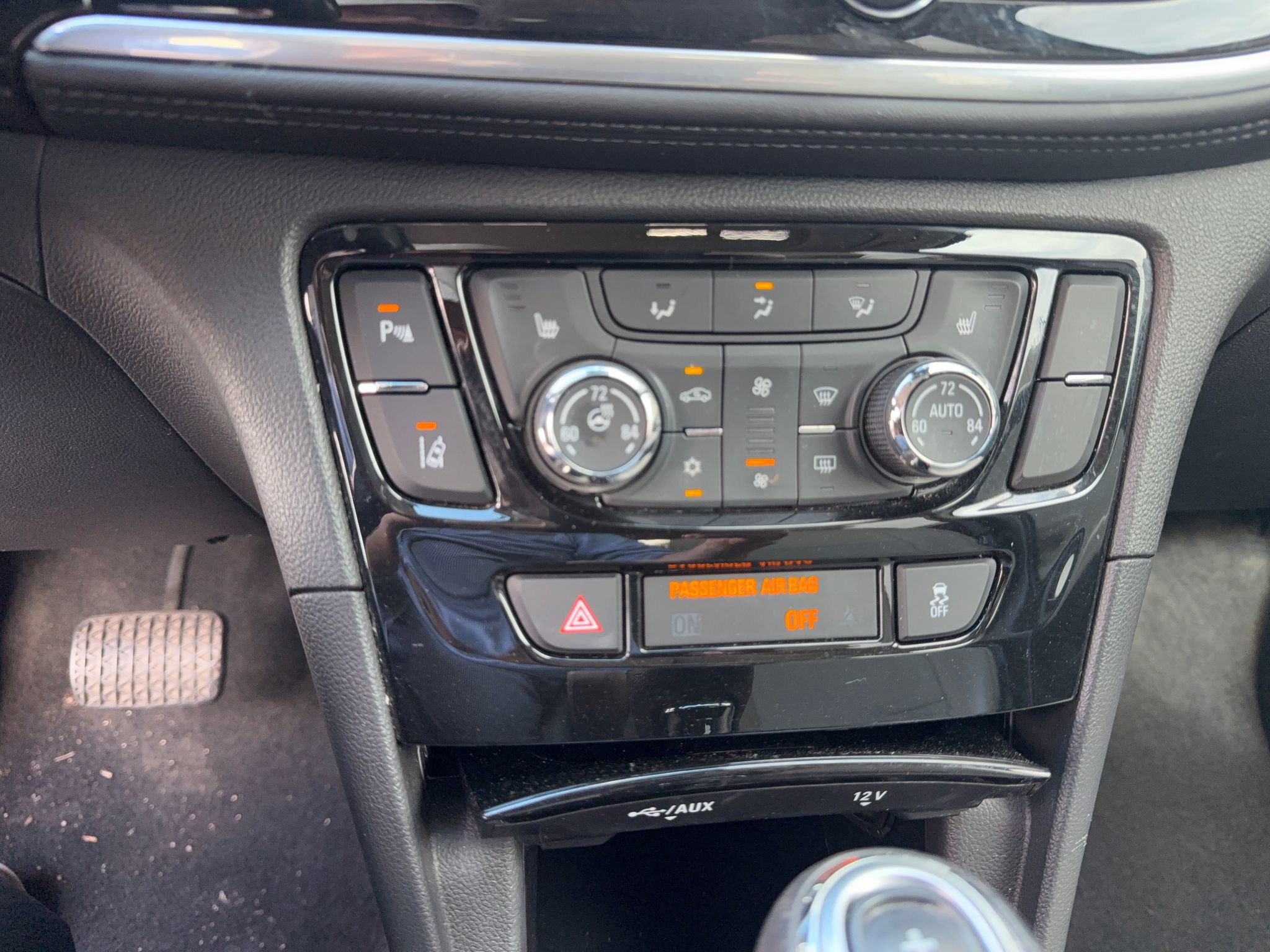 Used 2019 Buick Encore Essence w/ Experience Buick Package FWD image 19