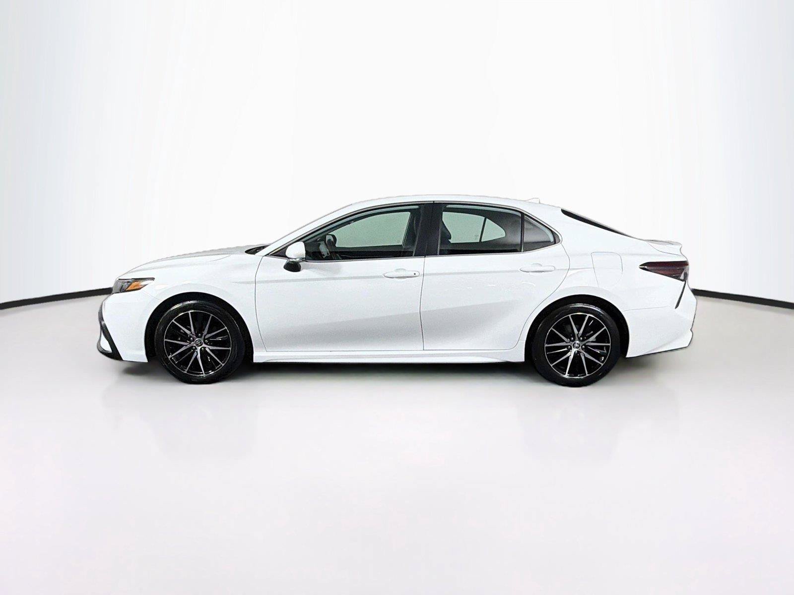 Used 2023 Toyota Camry SE FWD image 8