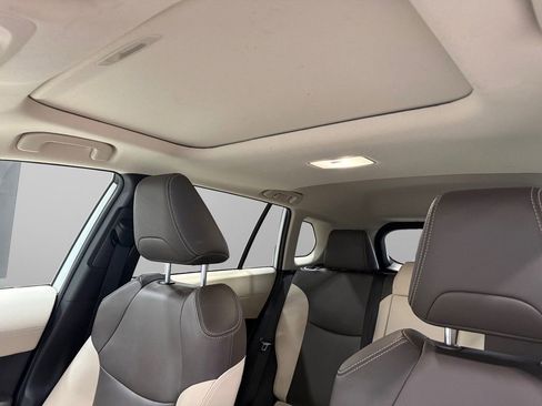 Used 2022 Toyota Corolla Cross XLE image 40