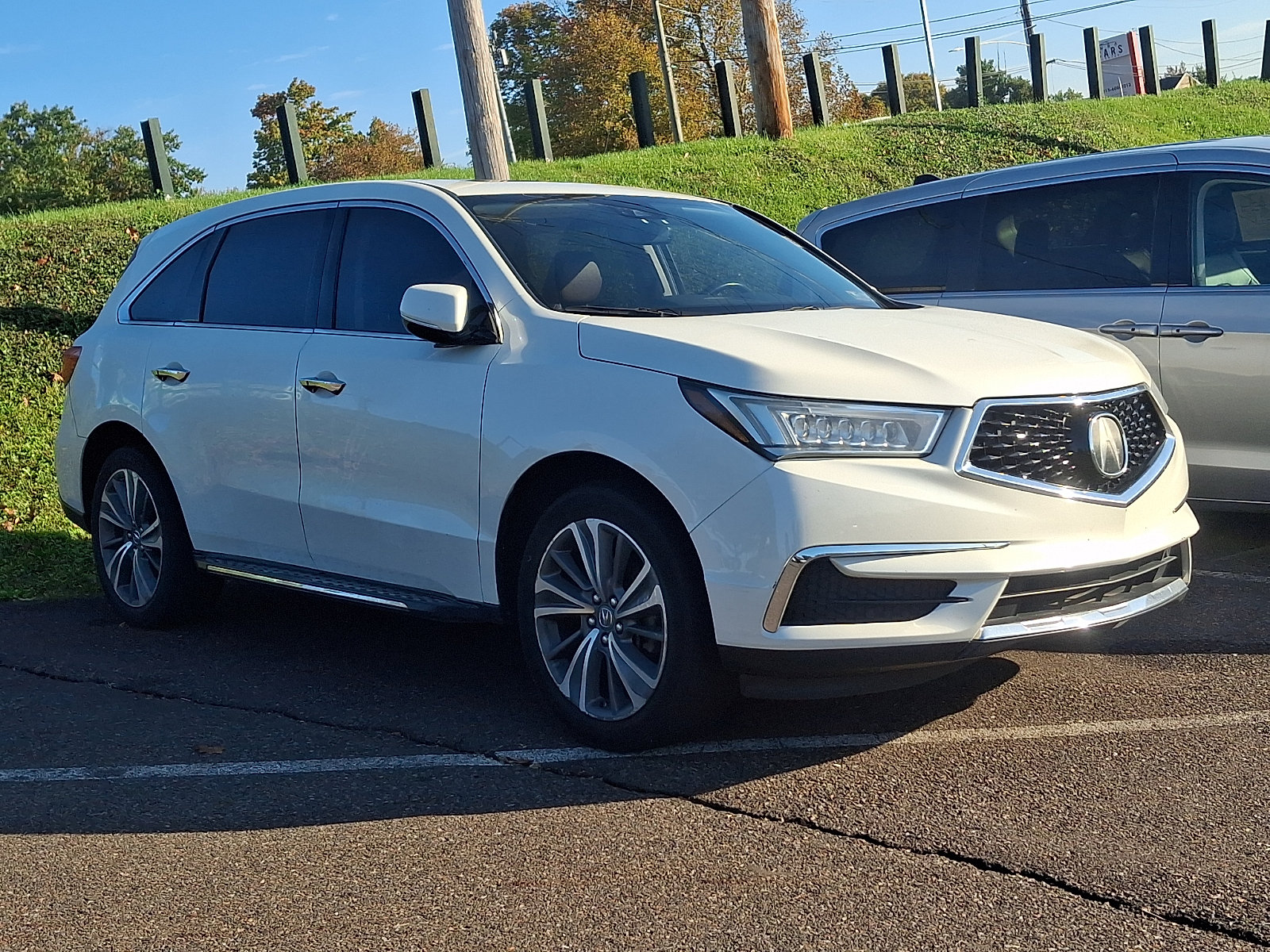 Used 2018 Acura MDX w/ Technology Package AWD/4WD image 3