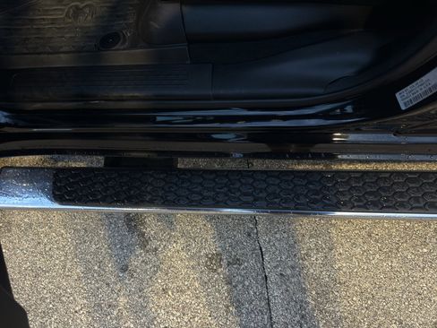 Used 2023 RAM 1500 Laramie AWD/4WD image 16