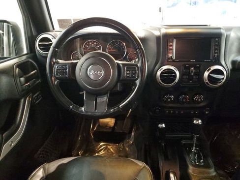 Used 2018 Jeep Wrangler Unlimited Sahara w/ Connectivity Group image 14