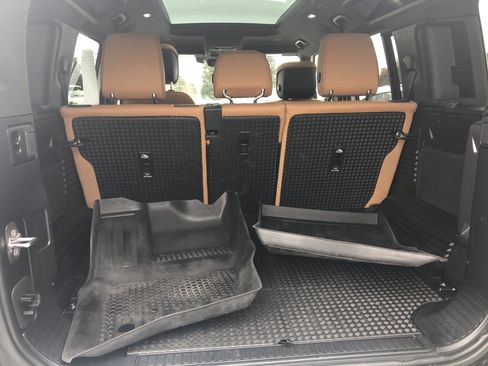 Used 2023 Land Rover Defender 110 S image 28