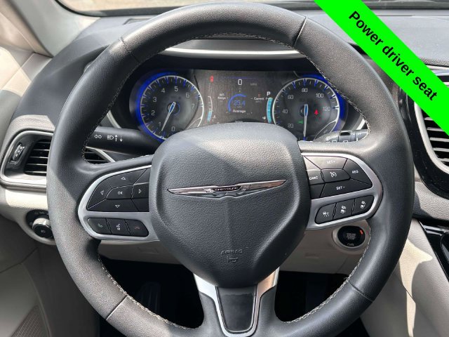 Used 2023 Chrysler Pacifica Touring-L FWD image 27