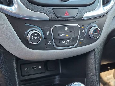 Used 2019 Chevrolet Equinox LS FWD image 26