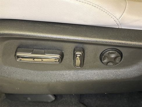 Used 2020 Honda CR-V Touring image 25