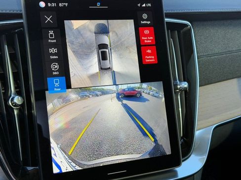 Certified 2025 Volvo XC90 B6 Plus image 21