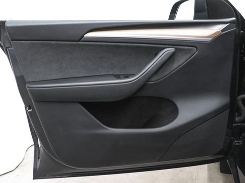 Used 2024 Tesla Model Y Long Range image 12