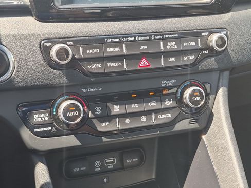 Used 2018 Kia Niro Touring FWD image 22
