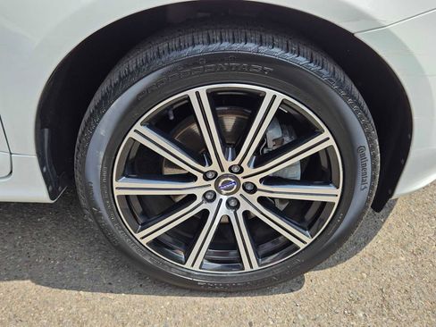 Used 2016 Volvo XC60 T5 Premier w/ Proximity Package FWD image 9