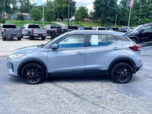 Used 2023 Nissan Kicks SV FWD image 3