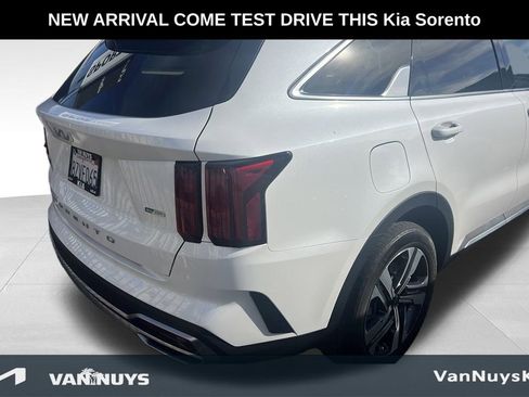 Used 2022 Kia Sorento SX image 2