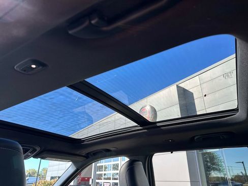 Used 2024 Jeep Grand Cherokee L Limited w/ Luxury Tech Group II image 13