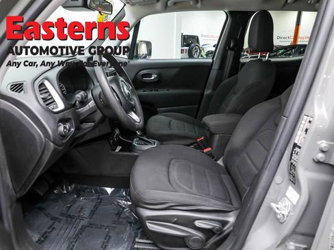 Used 2021 Jeep Renegade Latitude image 23