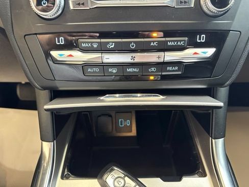 Used 2020 Ford Explorer XLT w/ Equipment Group 202A AWD/4WD image 20