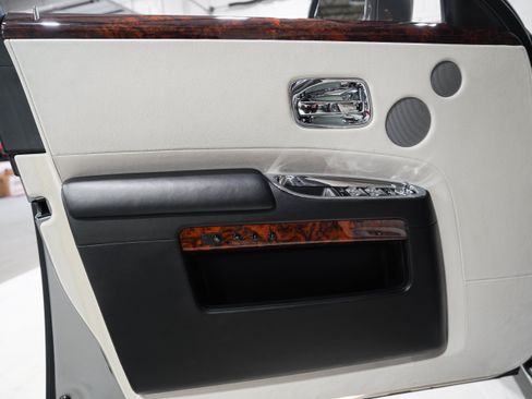 Used 2015 Rolls-Royce Ghost RWD image 21