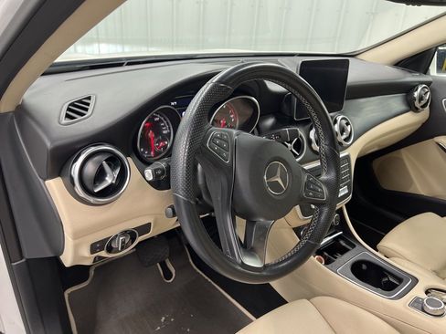 Used 2019 Mercedes-Benz GLA 250 image 14