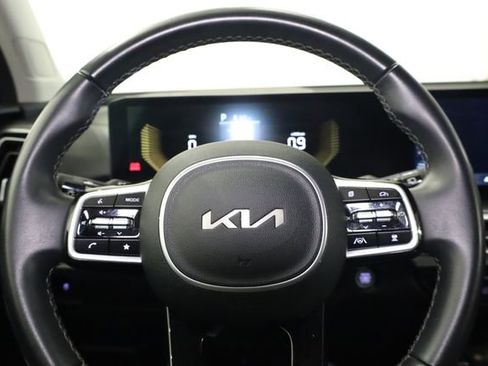 Used 2024 Kia Sorento S image 17