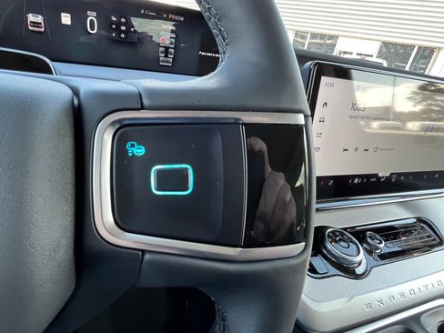 New 2025 Ford Expedition Active image 14