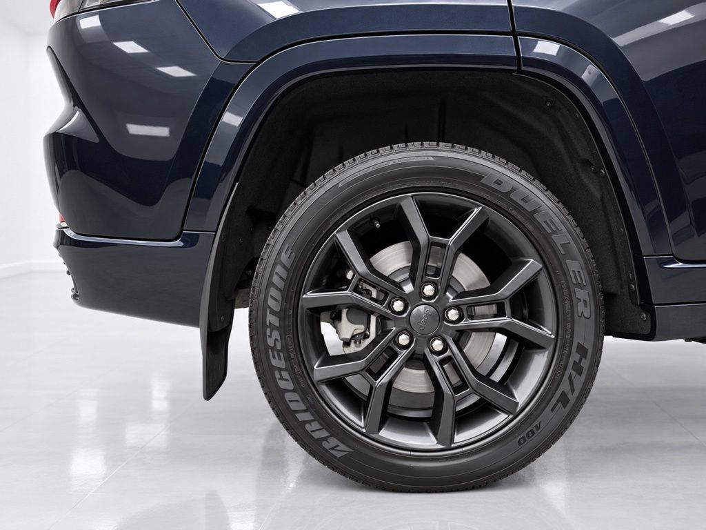 Used 2023 Jeep Grand Cherokee 30th Anniversary AWD/4WD image 8