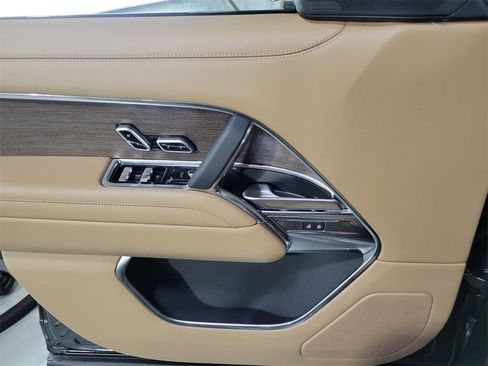 New 2025 Land Rover Range Rover Long Wheelbase SE image 14