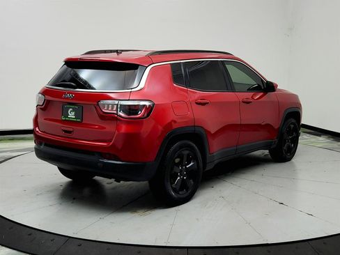 Used 2018 Jeep Compass Latitude FWD image 5
