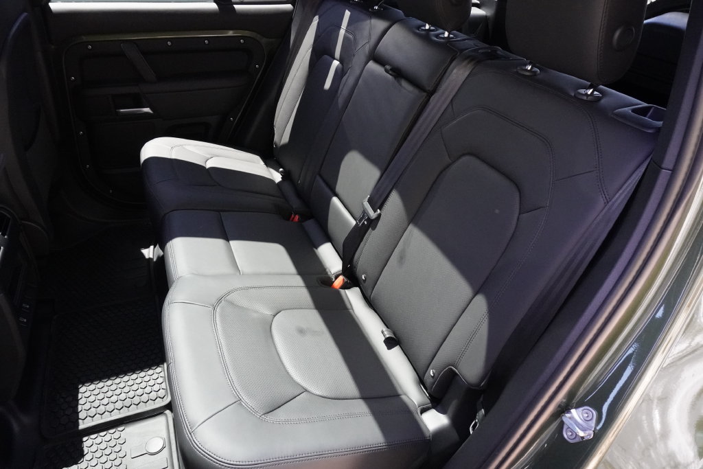 New 2026 Land Rover Defender 110 X-Dynamic SE AWD/4WD image 27