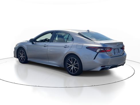 Used 2024 Toyota Camry SE image 5