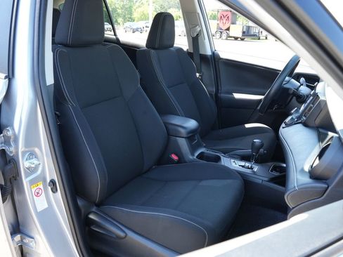 Used 2017 Toyota RAV4 XLE AWD/4WD image 22