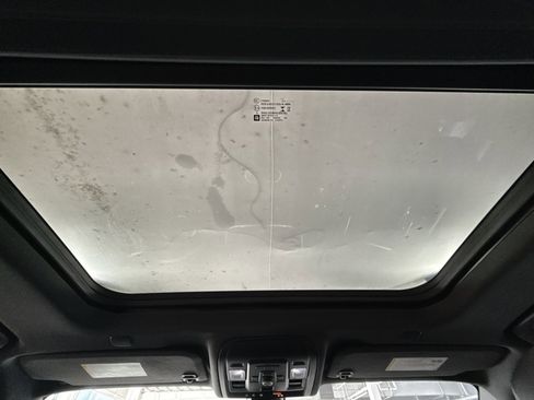 Used 2022 GMC Yukon XL SLT w/ SLT Premium Package image 24