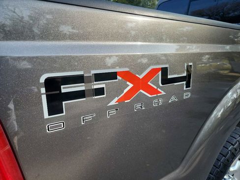 Used 2011 Ford F250 Lariat w/ Lariat Interior Pkg image 11