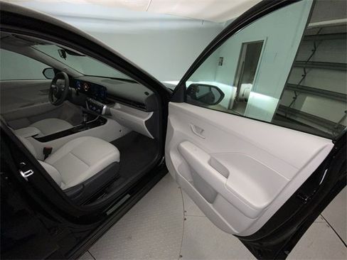 Used 2026 Hyundai Kona SE image 24