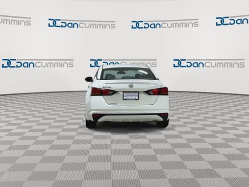 Used 2024 Nissan Altima 2.5 S FWD image 8