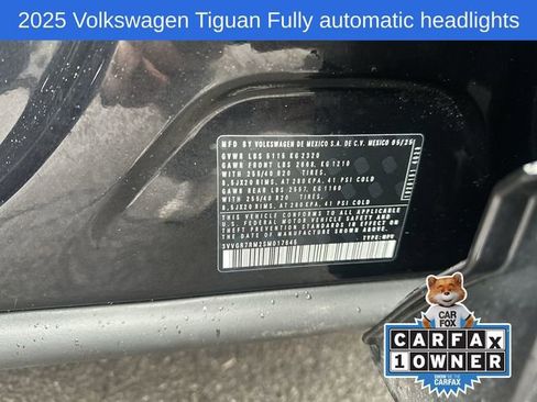Used 2025 Volkswagen Tiguan SE R-Line image 29